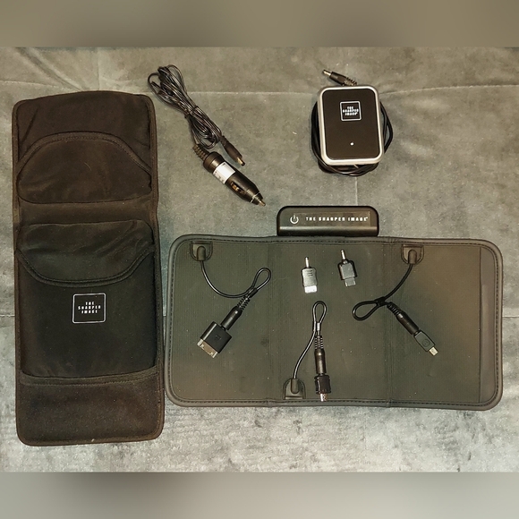 SHARPER IMAGE PORTABLE CHARGING VALLET CHARGE 3 DEVICES 5 DIFFERENT POWER TIPS - Picture 4 of 10